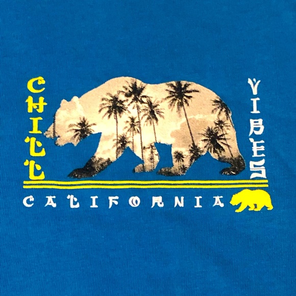 Skin and Bones Chill Vibes Cali TShirt. Size-L - Picture 2 of 4